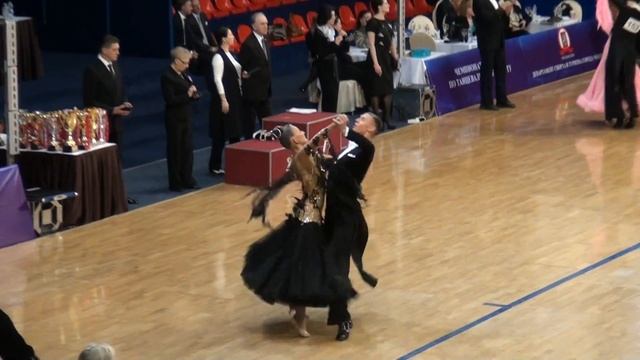 Павел и Александра. Чемпионат Москвы - 2017. Взрослые. 1/4. Viennese waltz. смотреть онлайн