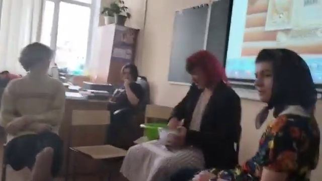 Г. Омск, гимназия 150, 9/2 класс. Позорное поздравление с 8 марта. смотреть онлайн