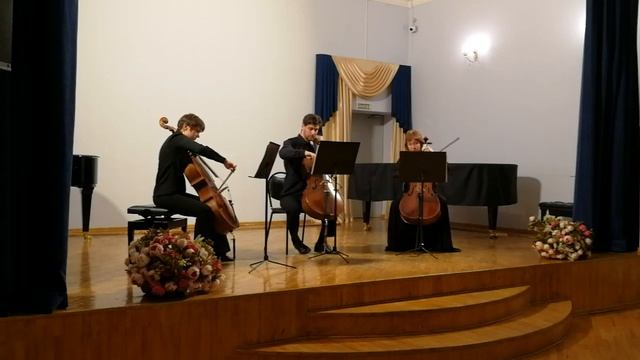 А. Пестер A. Pester Три маленькие пьесы для трёх виолончелей А. Грачева Д. Тупицын Е. Ларионычева смотреть онлайн