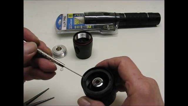 Lowe's Lux Pro MAX 2D LXII flashlight Tear Down смотреть онлайн