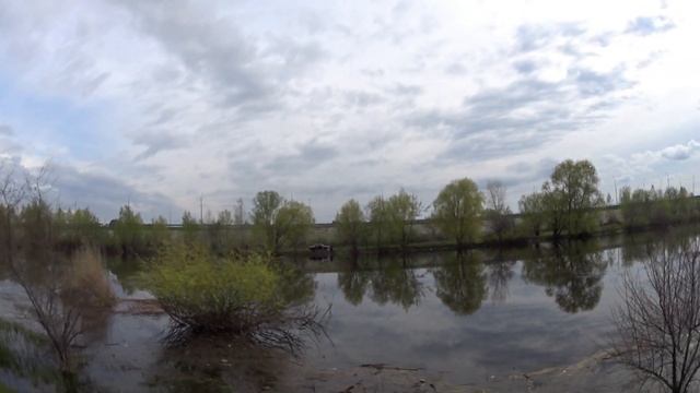 ЛОВЛЮ КАРАСЯ В ТОЛПЕ "ПОПЛАВОЧНИКОВ" НА СПИННИНГ. Ловля карася на мормышинг. смотреть онлайн