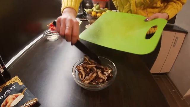 Как приготовить фунчозу?! Салат с фунчозой и овощами! смотреть онлайн