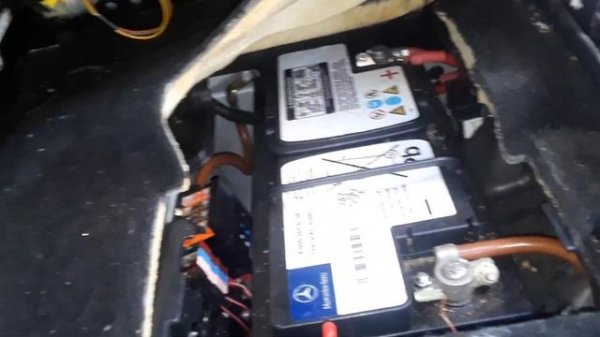 Mercedes GL450 GLK 350 GL 350 GL 550 Battery Locations & How to Jump Start