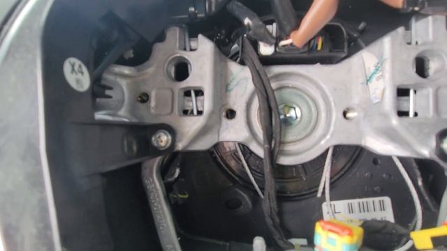 2020 Toyota Camry Steering Wheel Airbag Removal смотреть онлайн