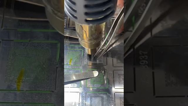 Телефон перестал включаться, ничего не помогает. Что может быть?Как перепаять процессор на телефоне смотреть онлайн