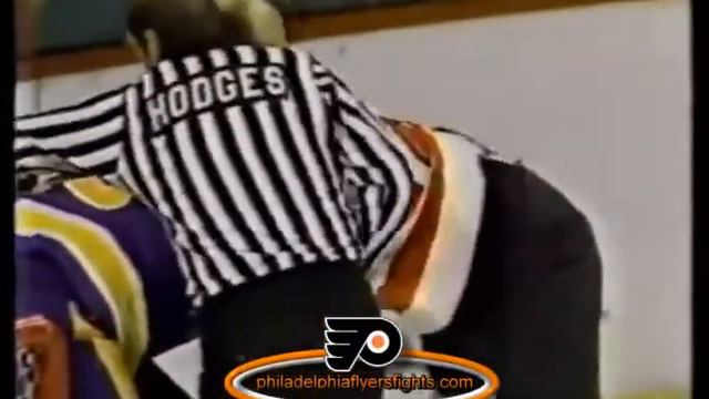 Jan 18, 1981 Mark Hardy vs Tim Kerr Los Angeles Kings vs Philadelphia Flyers DIFF VIEW смотреть онлайн