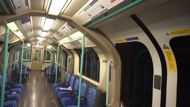 London Underground Ride (Waterloo & City Line) From Bank To Waterloo Stations