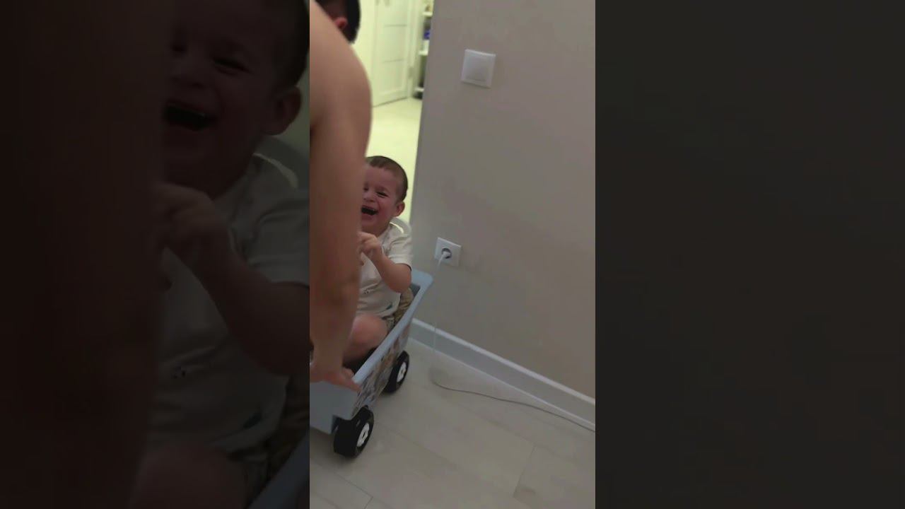 Папа дома - ребенку радость #папаможет #папасын #дети #shorts смотреть онлайн