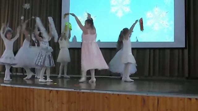 СОШ 97 1А танец снежинок смотреть онлайн