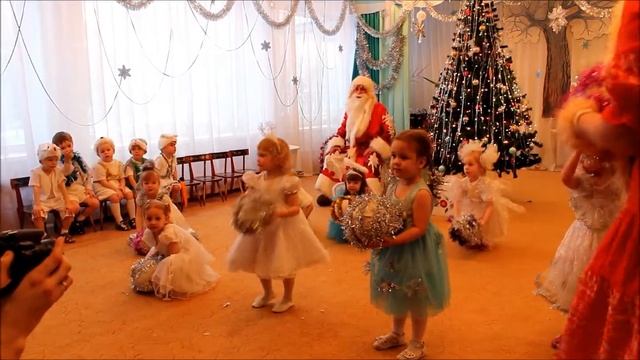 танец со снежными колобками смотреть онлайн