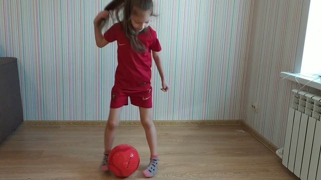 Тренировка по футболу в домашних условиях на период карантина. смотреть онлайн