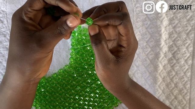 LEARN HOW TO MAKE THE TRENDING PEARL BEADED BAG // DIY PEARL BEADED BAG смотреть онлайн