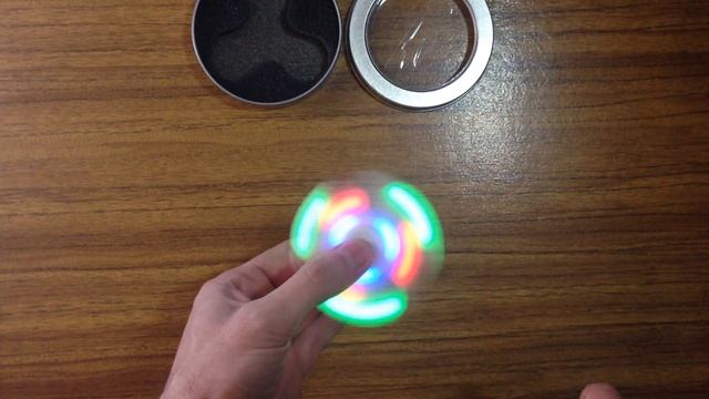 Bluetooth LED Спиннер с подсветкой и колонкой из магазина Banggood смотреть онлайн