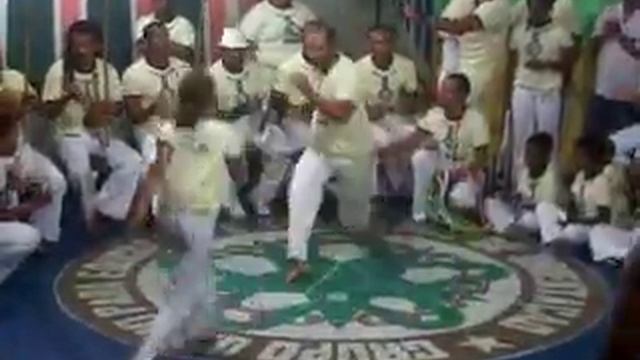 BATIZADO CAMARADINHAS 2011 GUETO CAPOEIRA -2 смотреть онлайн