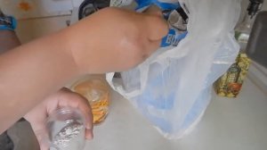 Что делать если из стены выпал шуруп с дюбелем?