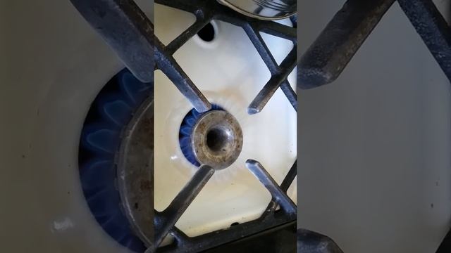 Горит газ на старой плите смотреть онлайн