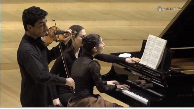 Sergey Khachatryan and Lusine Khachatryan perform Brahms Violin and Piano Sonatas смотреть онлайн