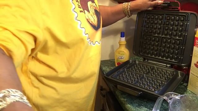 #1286 - NuWave Brio Air Fryer /Dash Waffle Maker/Chicken & Waffles