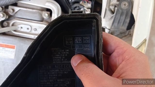 Toyota Prius/Aqua jump start in 30 sec and fuse box importance in car смотреть онлайн
