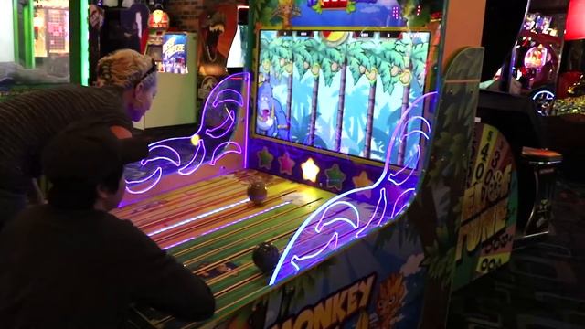 Monkey Shake Down Arcade Game, Great Canadian Midway, Niagara Falls смотреть онлайн