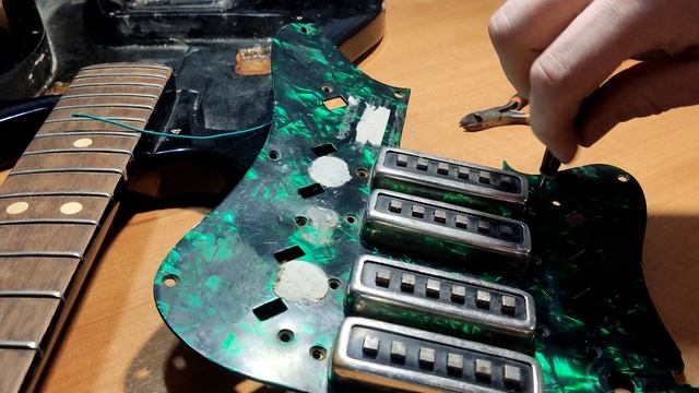 Разбор советской электрогитары "Стелла" .ч4 "Пикгард.Звукосниматели" смотреть онлайн