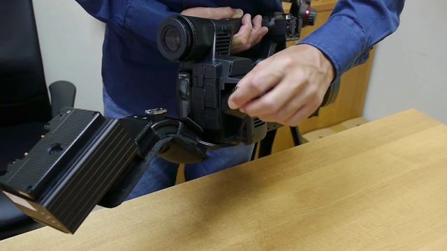 Panasonic AC130 /160/HPX250 Shoulder Rig with battery power смотреть онлайн