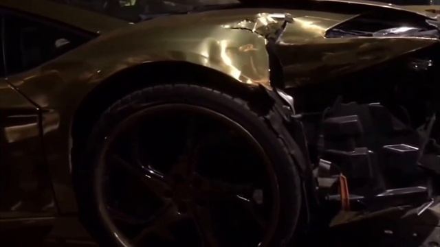 В Польше в Кракове я увидел как разбилась Золотистая Lamborghini Aventador смотреть онлайн