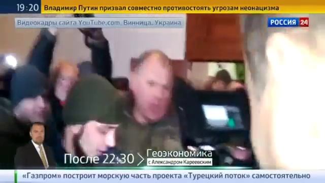 Активист Из Винницы Разорвал Перед Камерой Портрет Порошенко смотреть онлайн