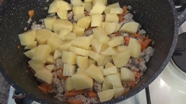 Делаю жидкую болтушку и запускаю ее в суп с фаршем Вы точно еще не пробовали этот вкусный супчик смотреть онлайн