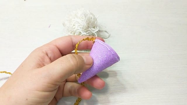 Игрушки на елку своими руками. Как сделать гнома из ниток и фоамирана. смотреть онлайн