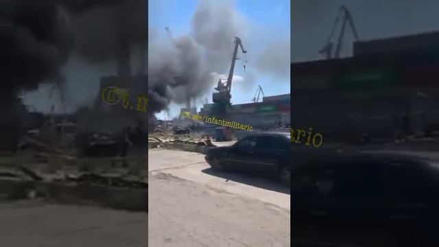 В Одесском порту накрыли буксиры и какие-то катера. смотреть онлайн