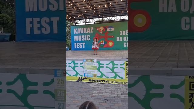 Альмира Махиева  5 лет,песня я девочка красивая мне все так говорят .@KavkazMusic Fest