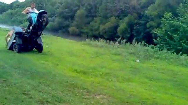 Мотороллер муравей встал на козла/ Motorcycle "Ant" RUSSIA смотреть онлайн