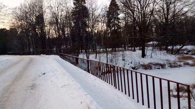 Наше Орехово-Зуево. Мороз и солнце. Набережная Клязьмы. Качели. «Охотник». Новая шапка. 29.11.2022г смотреть онлайн