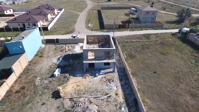 Заозерное, выложен забор, черновая штукатурка внешних стен смотреть онлайн