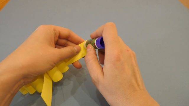 Как сделать елочное украшение из бумаги. Зимние поделки своими руками. 3Д снежинка. смотреть онлайн