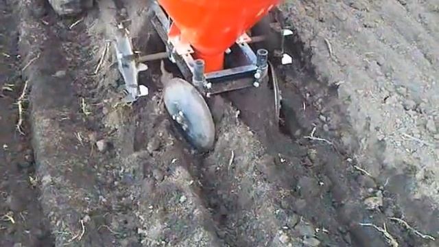 КМЗ-012 Картофелесажалка смотреть онлайн