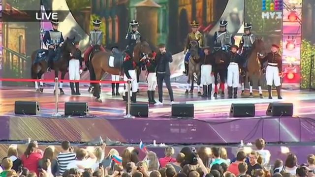 Дима Билан лажанулся на Гала-концерте "Россия молодая" смотреть онлайн