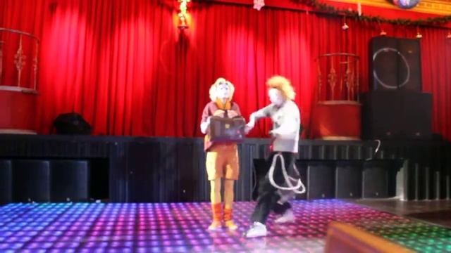 НЕЗАВИСИМАЯ КЛОУНАДА ДОЖ САКВОЯЖ саквояж дож смотреть онлайн