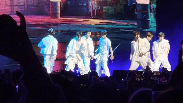 Enhypen in NY Future Perfect Pass the MIC World Tour Manifesto Radio City Music Hall New York Fanca смотреть онлайн