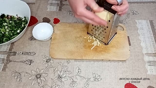 САЛАТ С КОПЧЕНОЙ КОЛБАСОЙ, ОГУРЦОМ И СЫРОМ на скорую руку! Быстро и очень вкусно/Salad with sausage смотреть онлайн