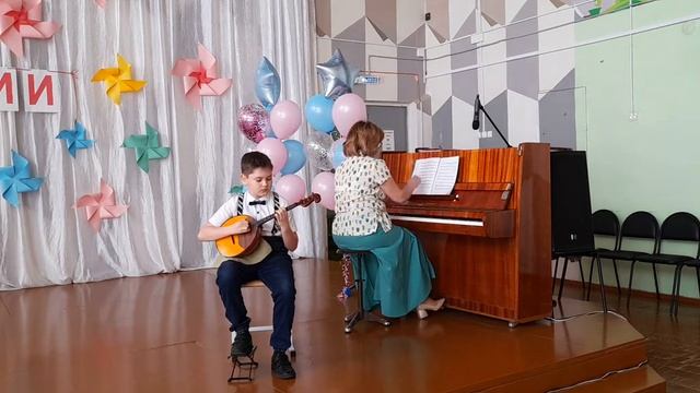 Порфирьев Вячеслав - обр. О. Моисеевой "Вдоль по улице метелица метёт" смотреть онлайн