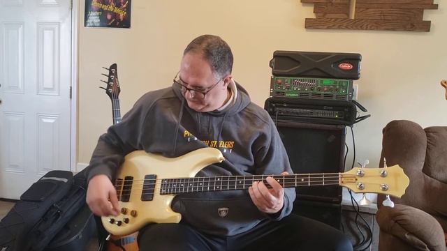 1982 Ibanez Musician Bass Polar White series смотреть онлайн