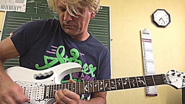 Ibanez Vai JEM 77- Shredding over 10W X-Tone Ibanez Amp, Stefan Laak смотреть онлайн