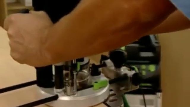 Вертикальный фрезер Festool OF 2200 EB смотреть онлайн