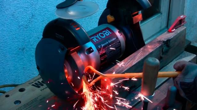 How To Sharpen Tines with Bench Grinder * Sparks Galore! * Ergonica Weed Twister смотреть онлайн