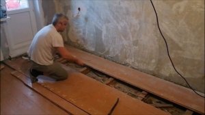 Демонтаж старых полов в квартире