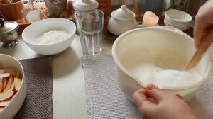 Весна пришла в деревню. Кормим животных. Уроки шитья тыквы. Приготовление яблочного пирога.