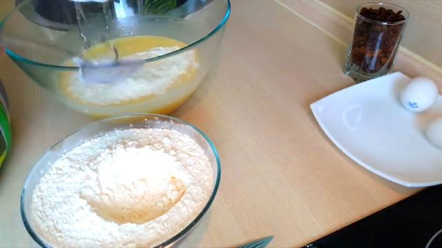 КЕКСЫ ПАСХАЛЬНЫЕ! БЫСТРЫЙ И ВКУСНЫЙ РЕЦЕПТ! смотреть онлайн