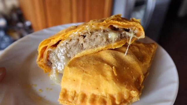 I MADE MY OWN JAMAICAN CHEESE AND BEEF PATTY смотреть онлайн